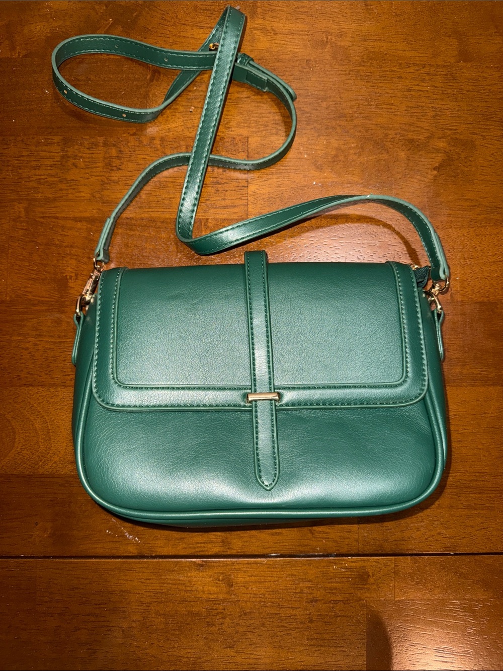 Green Crossbody Bag with Strap and Gold Accent